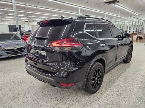 Used 2018 Nissan Rogue SV AWD/4WD image 5