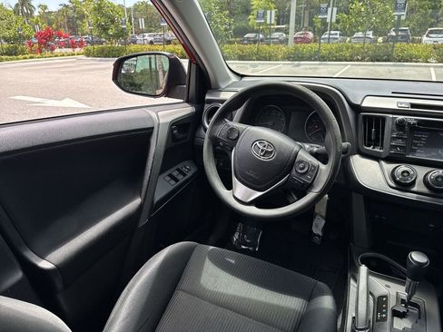 Used 2017 Toyota RAV4 LE FWD image 21