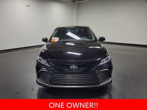 Used 2022 Toyota Camry LE w/ Carpet Mat Package (TMS) FWD image 3