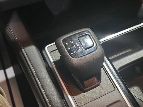 Used 2025 Nissan Pathfinder SV w/ SV Premium Package image 24