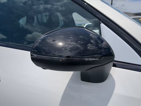 Used 2024 Mercedes-Benz GLC 300 image 23
