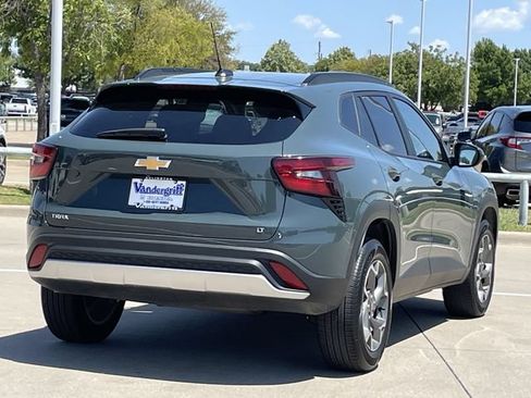 Used 2025 Chevrolet Trax LT FWD image 4