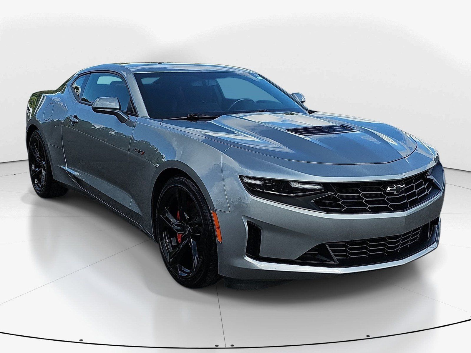 Used 2024 Chevrolet Camaro LT w/ Technology Package RWD image 2