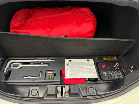Used 2024 Ferrari Roma RWD image 17