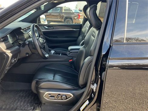 Used 2022 Jeep Grand Cherokee Overland w/ Adv Protech Group III image 17