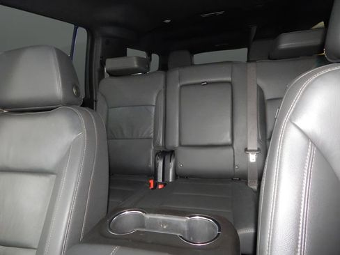 Used 2025 Chevrolet Suburban Z71 AWD/4WD image 32
