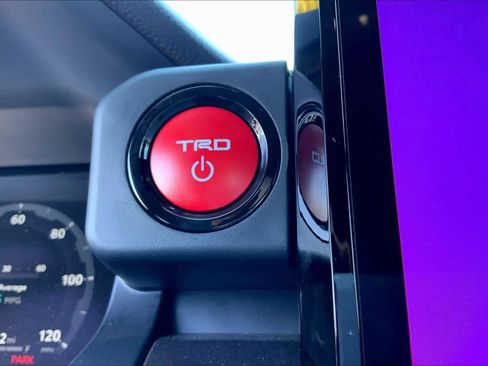 Used 2025 Toyota Tacoma TRD Off-Road image 32