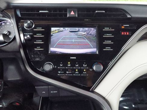 Used 2020 Toyota Camry LE FWD image 38