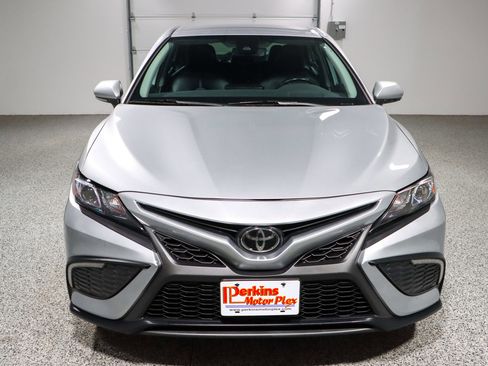 Used 2024 Toyota Camry SE image 4