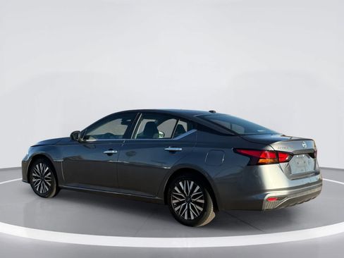 Used 2024 Nissan Altima 2.5 SV FWD image 4