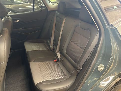 Used 2025 Chevrolet Trax LT image 37