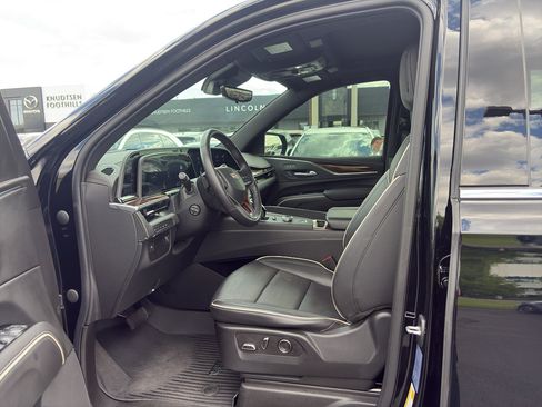 Used 2021 Cadillac Escalade Premium Luxury AWD/4WD image 12