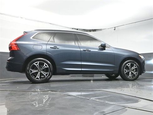 Used 2022 Volvo XC60 B5 Momentum w/ Climate Package image 40