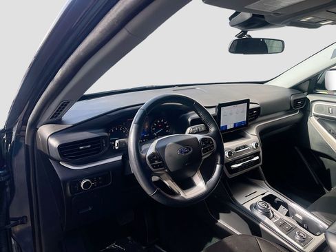 Used 2023 Ford Explorer XLT image 9