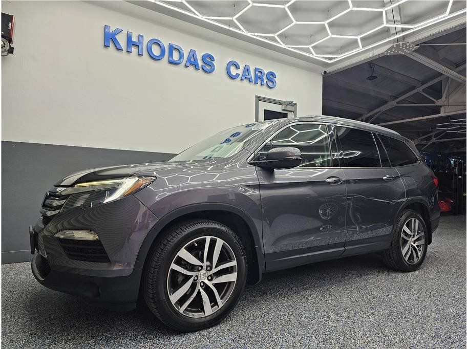 Used 2017 Honda Pilot Touring image 2