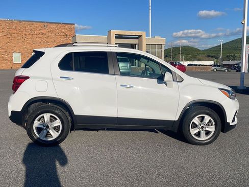 Used 2020 Chevrolet Trax LT w/ LT Convenience Package AWD/4WD image 8