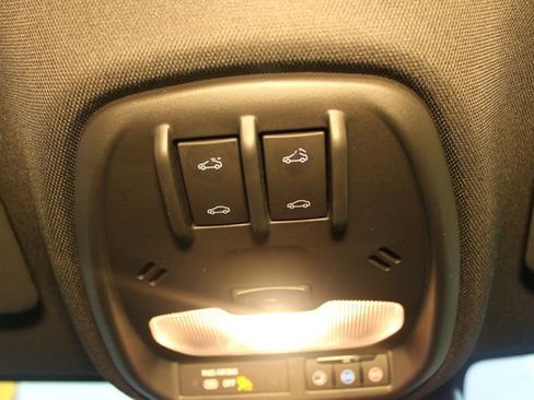 Used 2025 Chevrolet Trax RS w/ Sunroof Package image 25