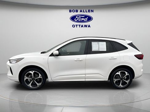 Used 2024 Ford Escape ST-Line Select w/ Tech Pack #2 AWD/4WD image 2