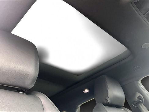 Used 2025 Land Rover Range Rover Evoque S image 17