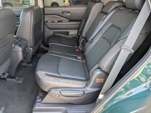 Used 2023 Nissan Pathfinder SL AWD/4WD image 22