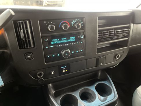 Used 2015 Chevrolet Express 2500 image 22