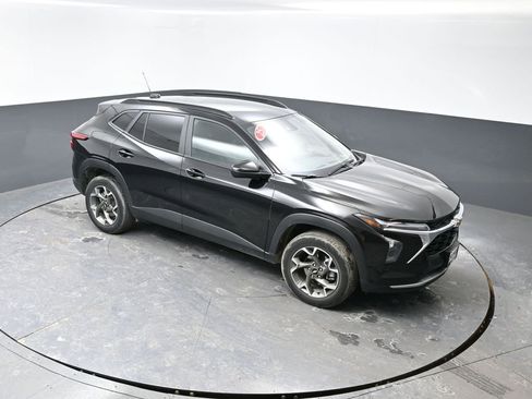 Used 2025 Chevrolet Trax LT image 41