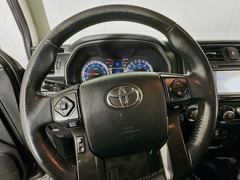 Used 2018 Toyota 4Runner TRD Off-Road image 11