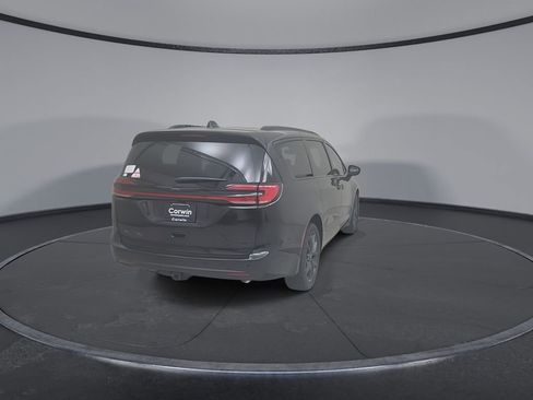 New 2026 Chrysler Pacifica Limited image 15