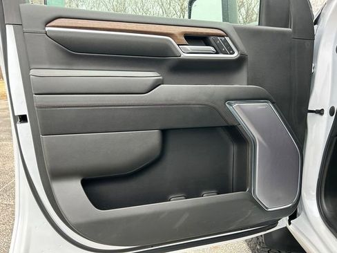 Used 2024 Chevrolet Silverado 2500 High Country w/ High Country Premium Package image 18