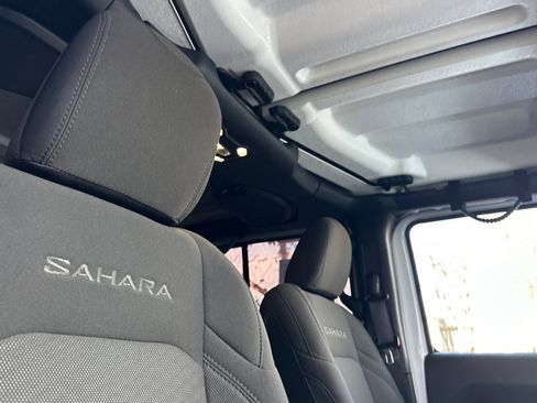 Used 2022 Jeep Wrangler Unlimited Sahara image 14