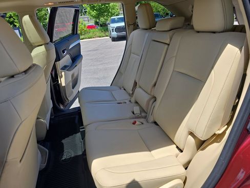Certified 2019 Toyota Highlander XLE AWD/4WD image 17
