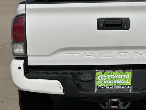 Used 2020 Toyota Tacoma TRD Off-Road w/ TRD Premium Off Road Package AWD/4WD image 5