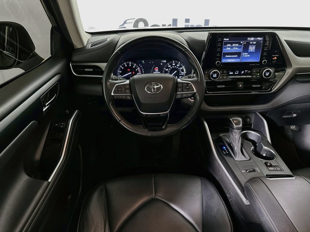 Used 2021 Toyota Highlander XLE FWD image 27