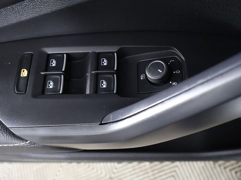 Used 2023 Volkswagen Jetta SE FWD image 31