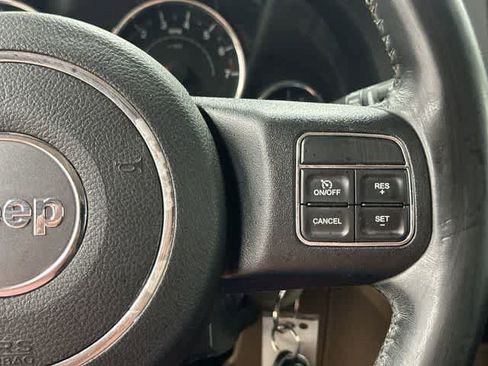 Used 2017 Jeep Wrangler Unlimited Sahara w/ Connectivity Group AWD/4WD image 18