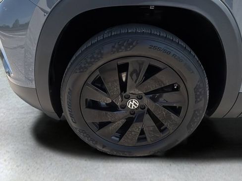 Used 2025 Volkswagen Atlas SE image 27