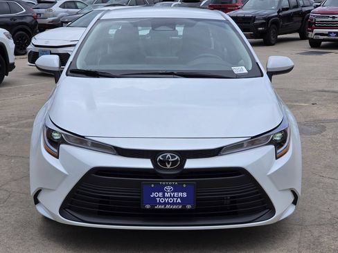 Used 2026 Toyota Corolla LE FWD image 3