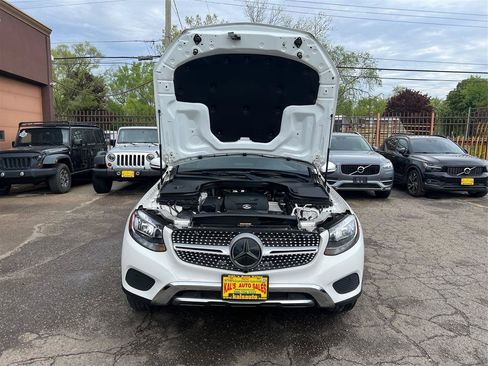 Used 2019 Mercedes-Benz GLC 300 4MATIC image 11