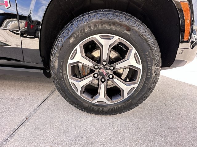 Certified 2025 GMC Yukon XL AT4 Ultimate AWD/4WD image 18