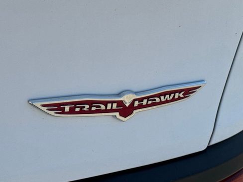 Used 2018 Jeep Cherokee Trailhawk w/ Cold Weather Group AWD/4WD image 29
