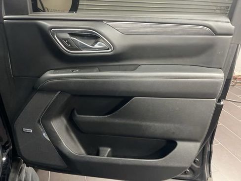 Used 2023 GMC Yukon SLT w/ SLT Premium Package image 10