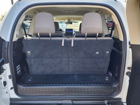 Used 2023 Lexus GX 460 Premium image 16