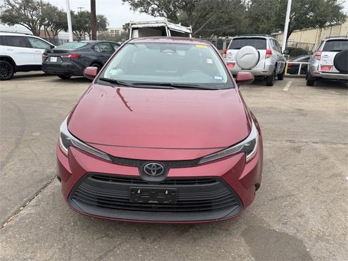 Used 2023 Toyota Corolla LE image 2