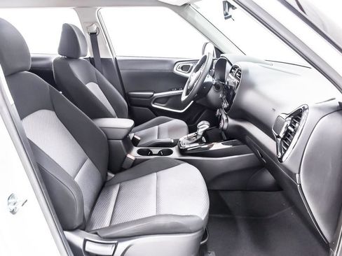 Used 2023 Kia Soul S FWD image 30