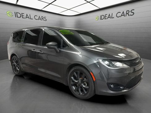 Used 2020 Chrysler Pacifica Touring w/ S Appearance Package FWD image 3