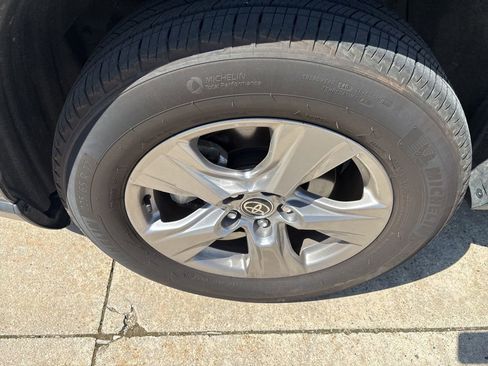 Used 2025 Toyota RAV4 XLE image 10