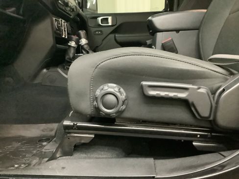 Used 2022 Jeep Wrangler Unlimited Sport image 13