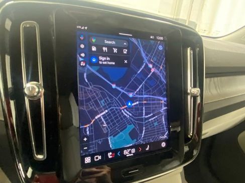 Used 2025 Volvo XC40 B5 Ultra image 19