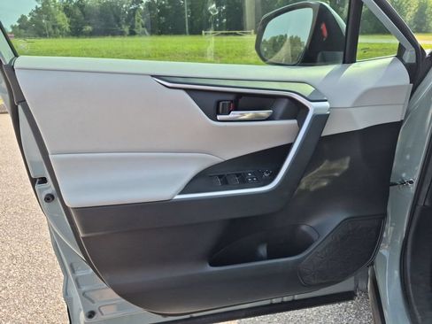 Used 2021 Toyota RAV4 XLE Premium FWD image 13