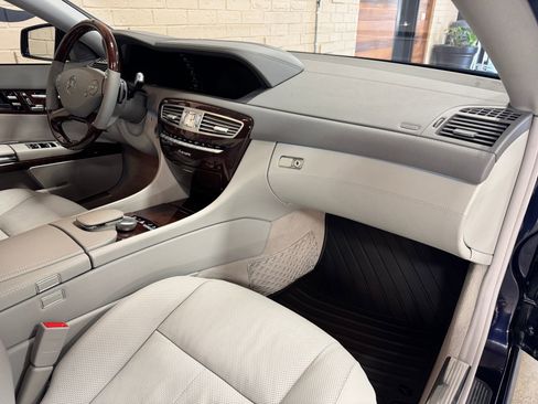 Used 2011 Mercedes-Benz CL 550 4MATIC image 30